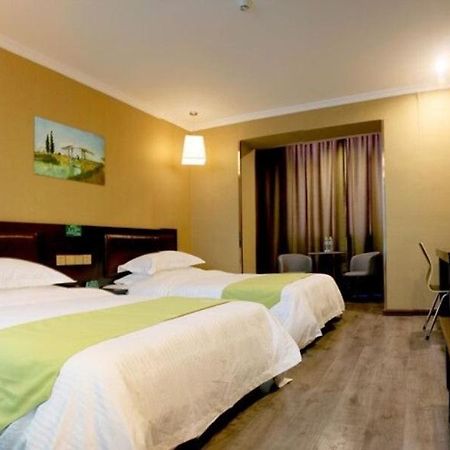 Greentree Wulumuqi Airport Hotel ウルムチ市 エクステリア 写真