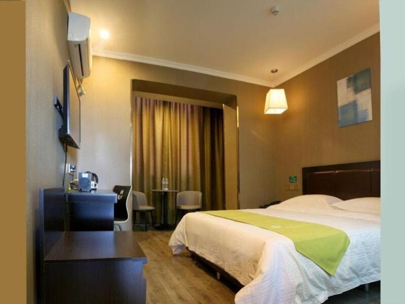 Greentree Wulumuqi Airport Hotel ウルムチ市 エクステリア 写真