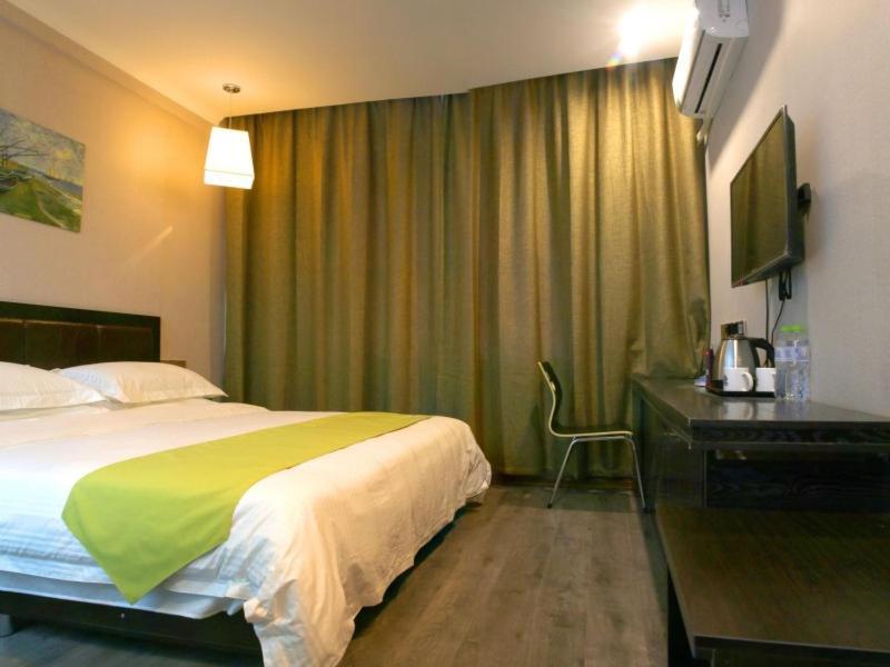 Greentree Wulumuqi Airport Hotel ウルムチ市 エクステリア 写真