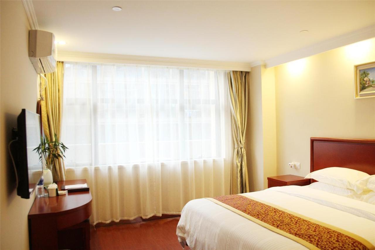 Greentree Wulumuqi Airport Hotel ウルムチ市 エクステリア 写真