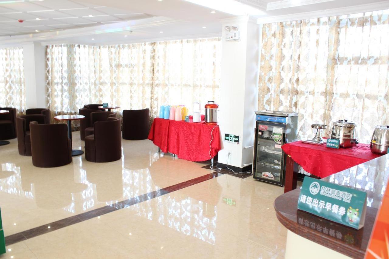 Greentree Wulumuqi Airport Hotel ウルムチ市 エクステリア 写真